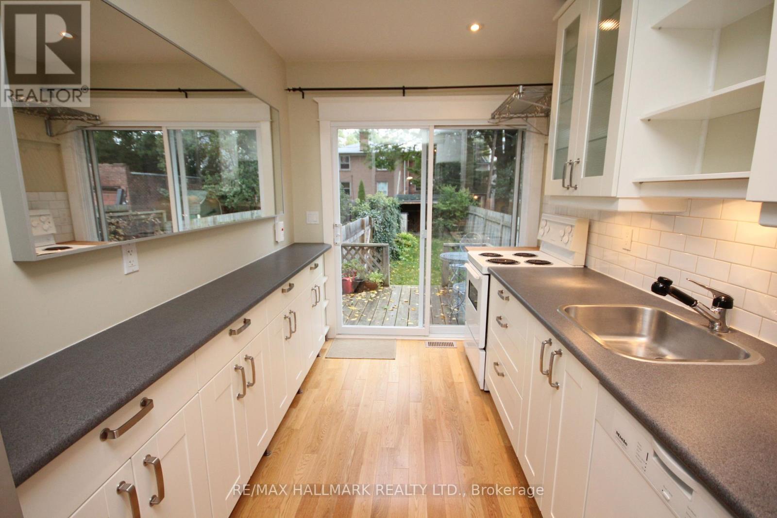 Photo 5 of 31 Hiawatha Road, Toronto ON