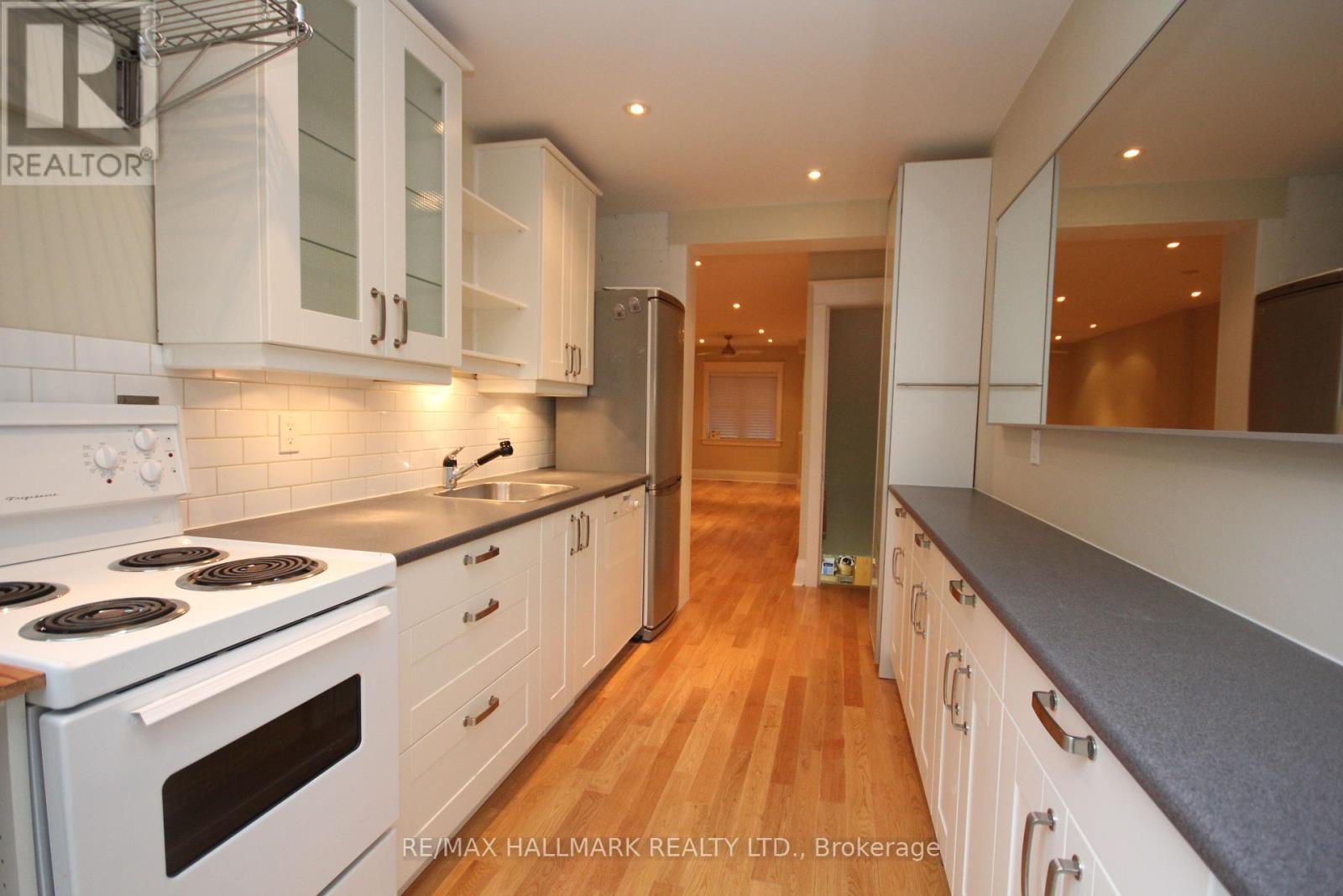 Photo 6 of 31 Hiawatha Road, Toronto ON