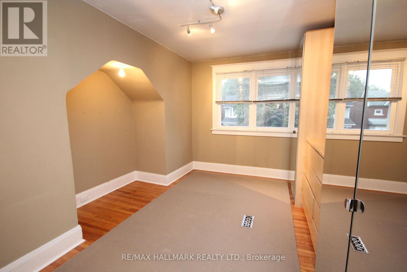 Photo 8 of 31 Hiawatha Road, Toronto ON