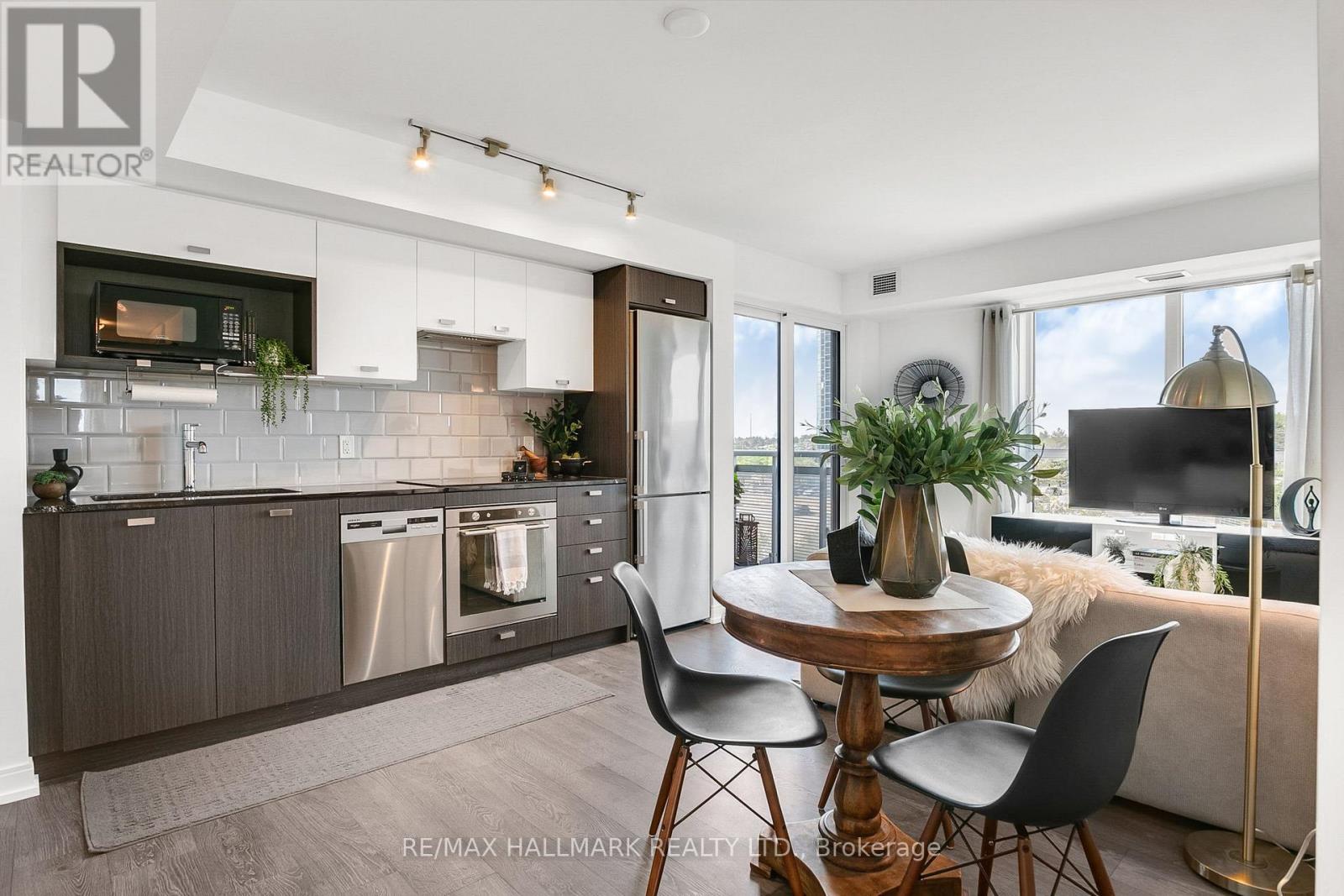 Photo 1 of 522 275 Village Green Square, Toronto ON