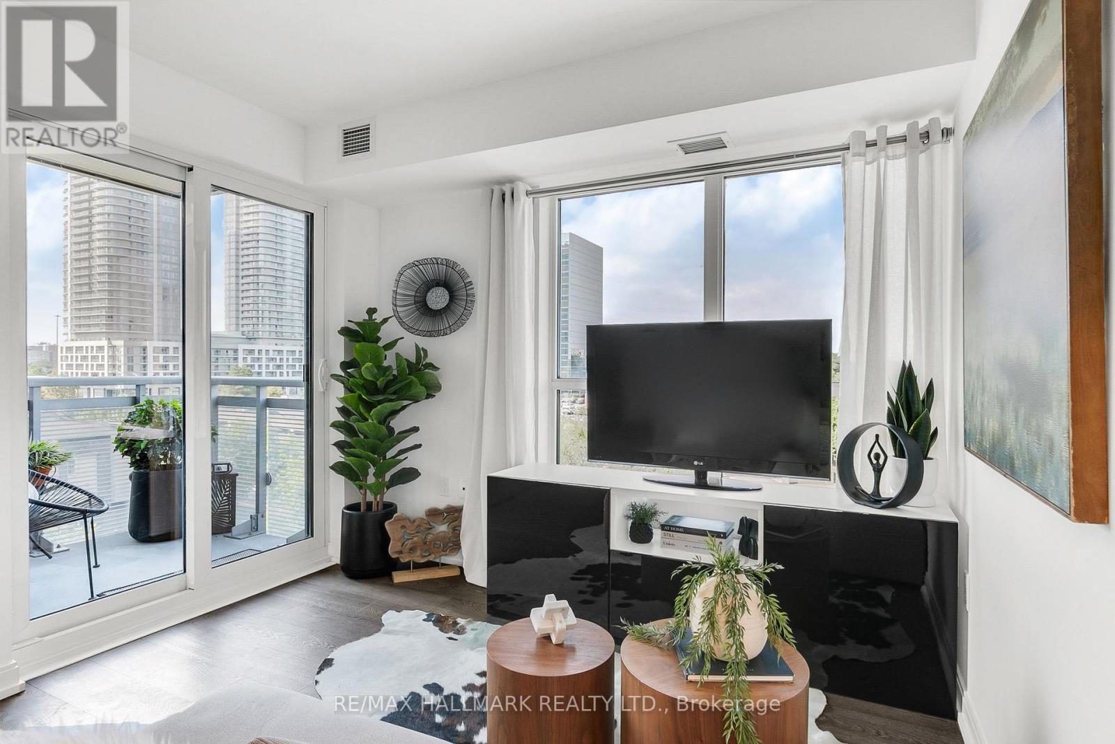 Photo 10 of 522 275 Village Green Square, Toronto ON