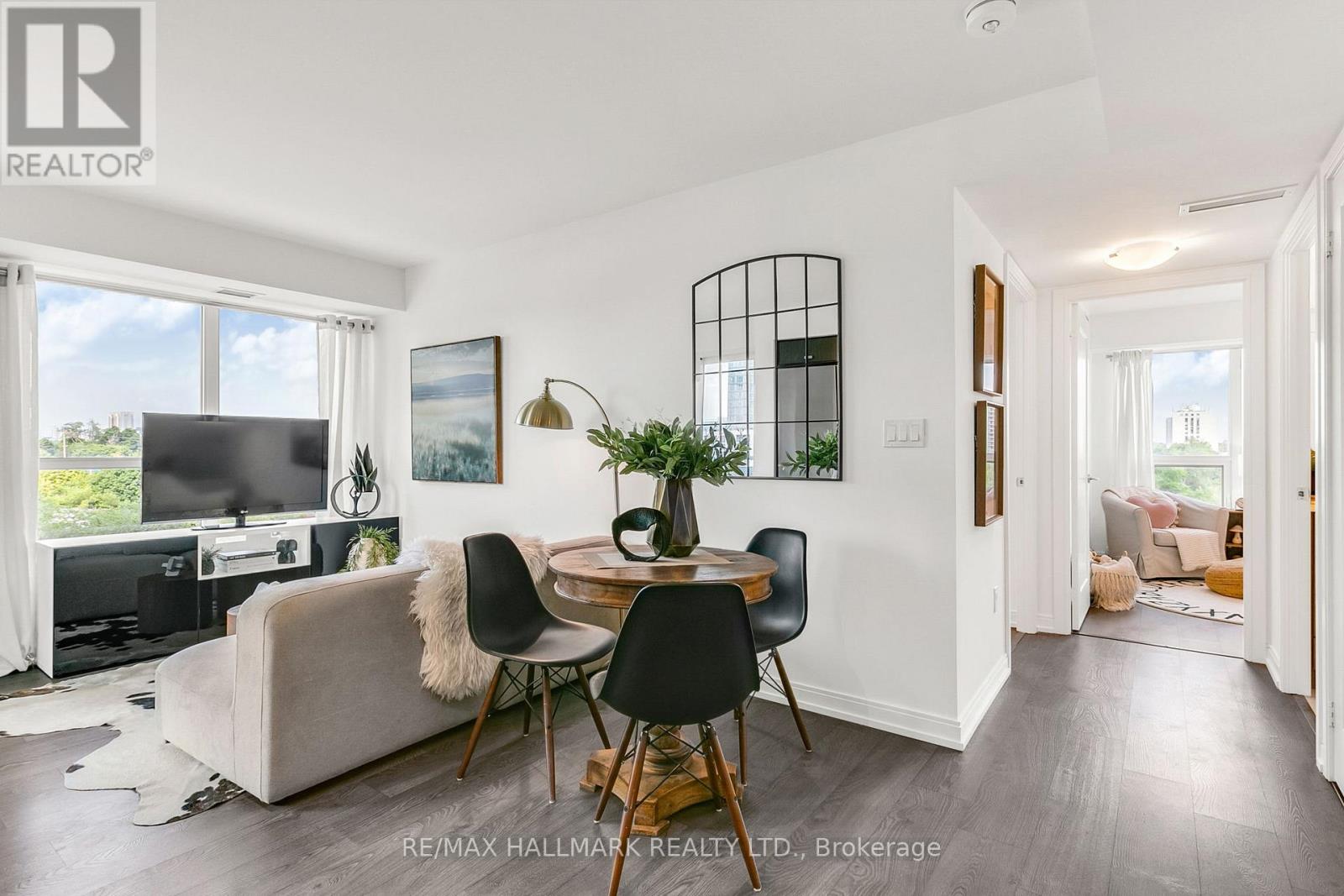 Photo 3 of 522 275 Village Green Square, Toronto ON