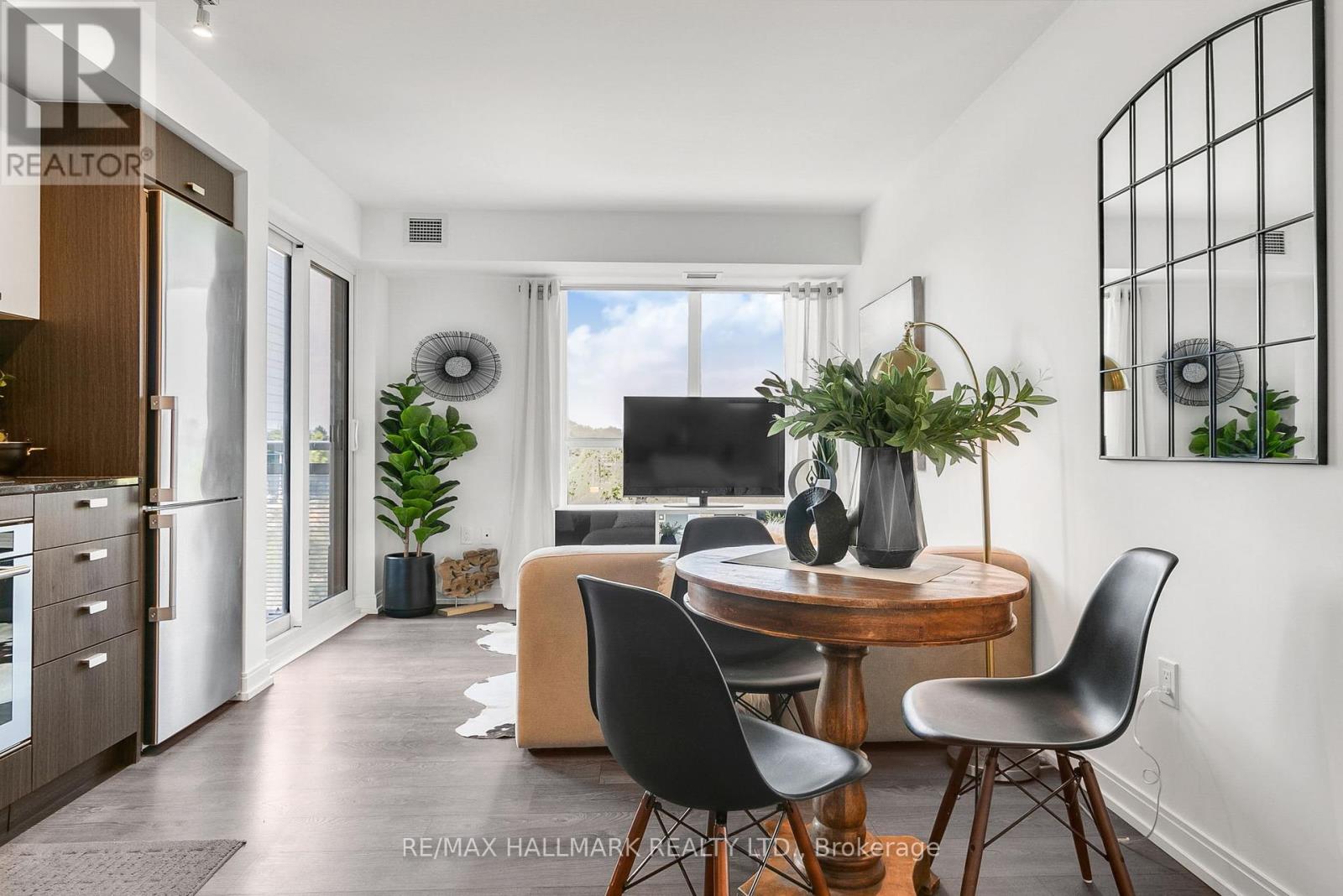 Photo 4 of 522 275 Village Green Square, Toronto ON