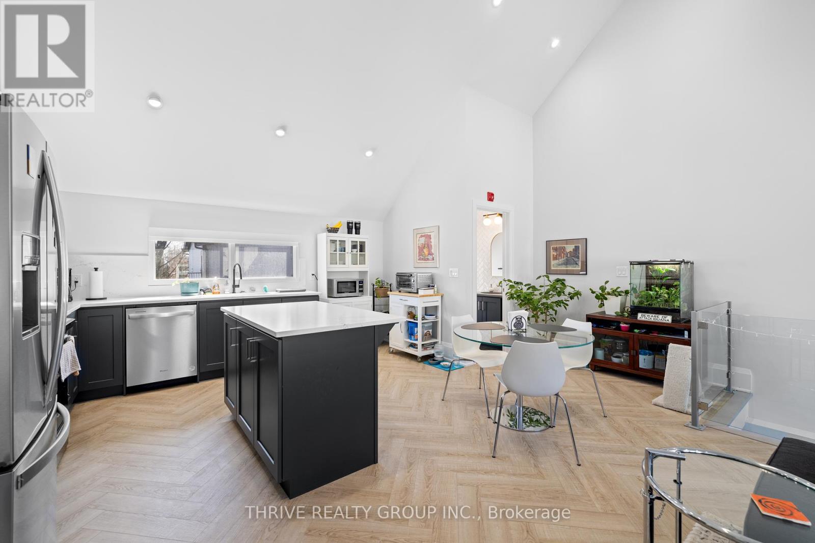 Photo 1 of 4 225 Carlton Street, Toronto ON