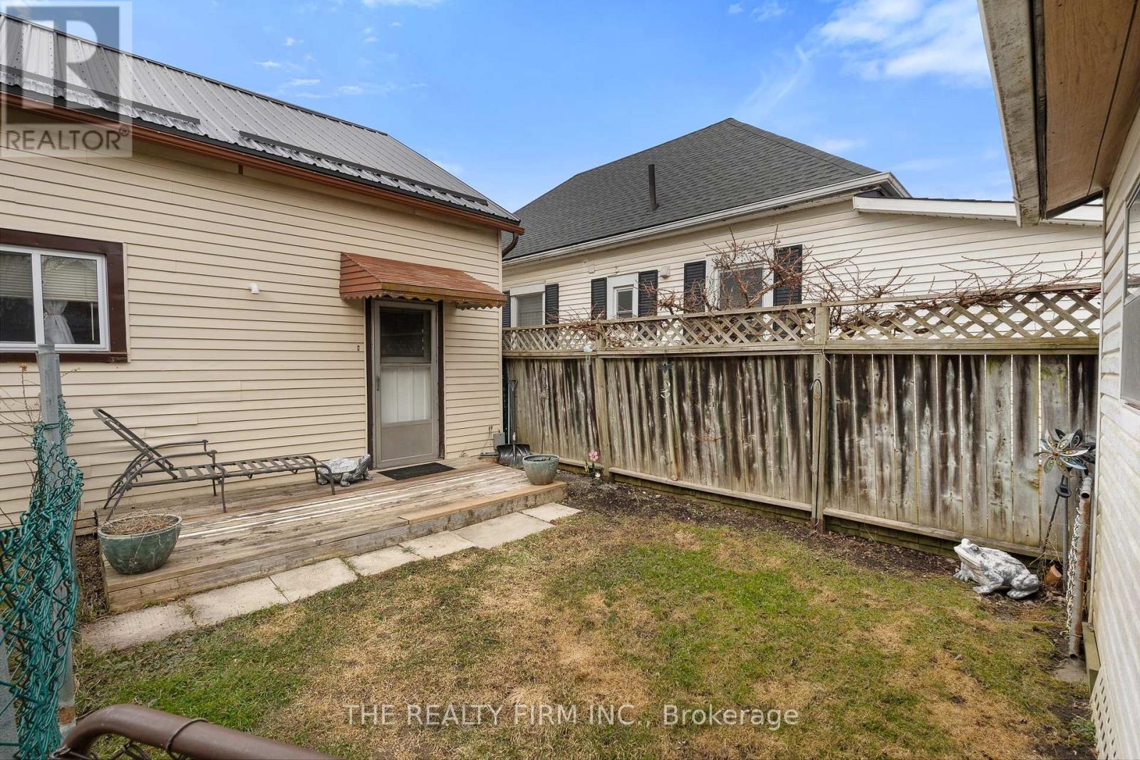 Photo 12 of 18 Fourth Avenue, St Thomas ON