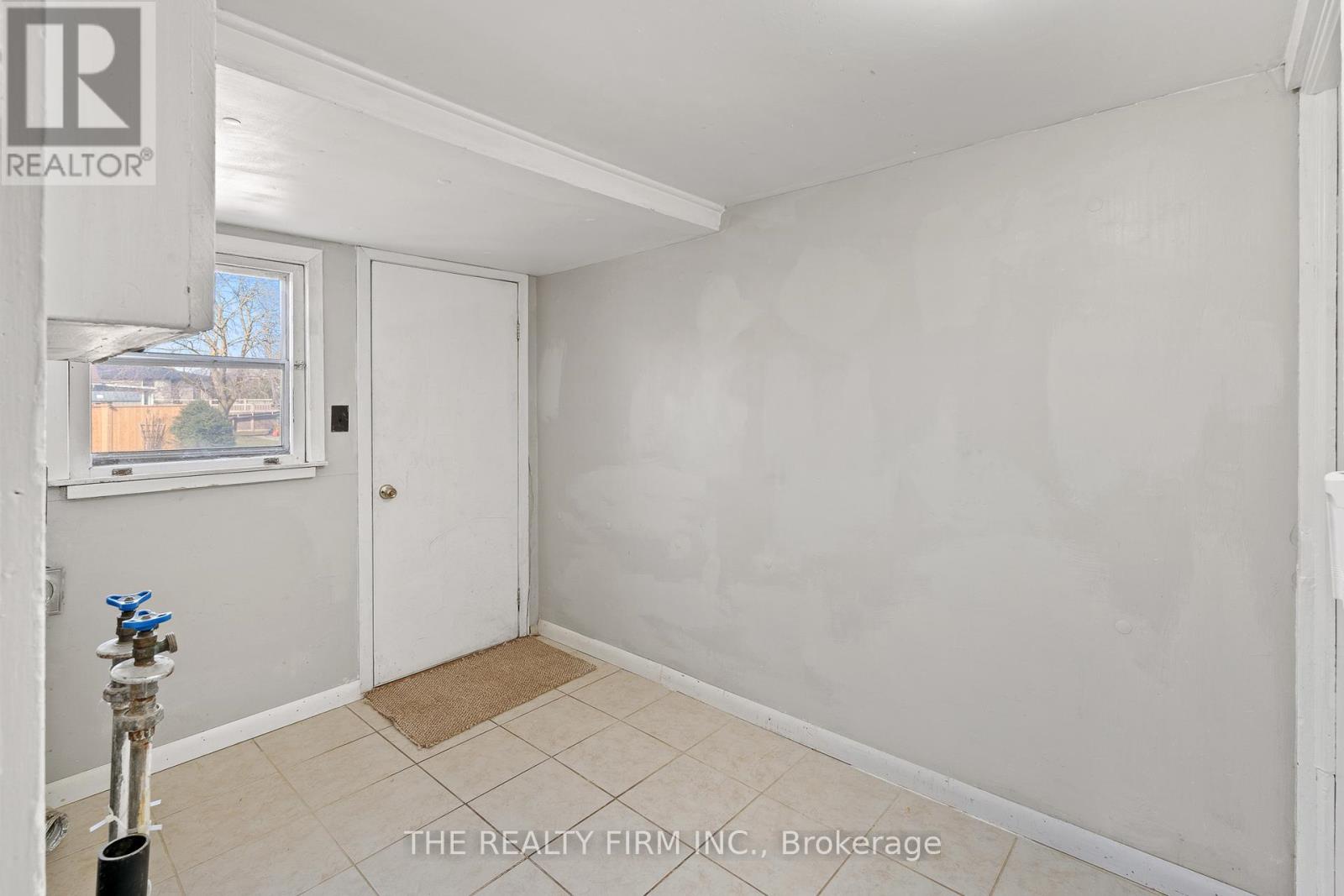 Photo 28 of 18 Fourth Avenue, St Thomas ON