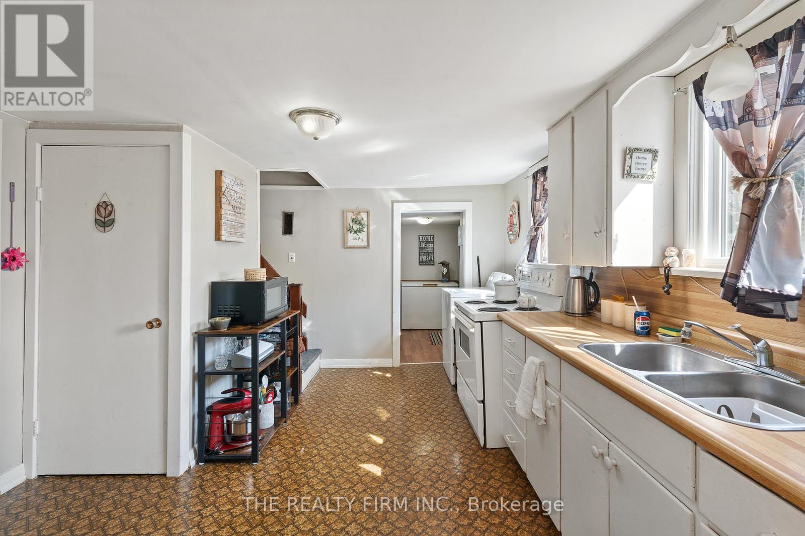 Photo 38 of 18 Fourth Avenue, St Thomas ON