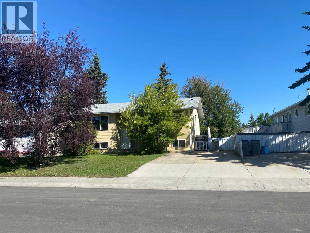 Photo 2 of 9812 83 Avenue, Grande Prairie AB