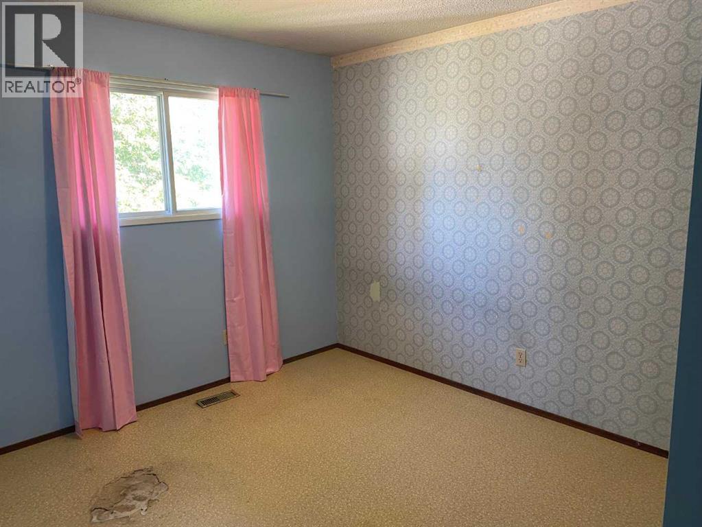 Photo 12 of 9812 83 Avenue, Grande Prairie AB