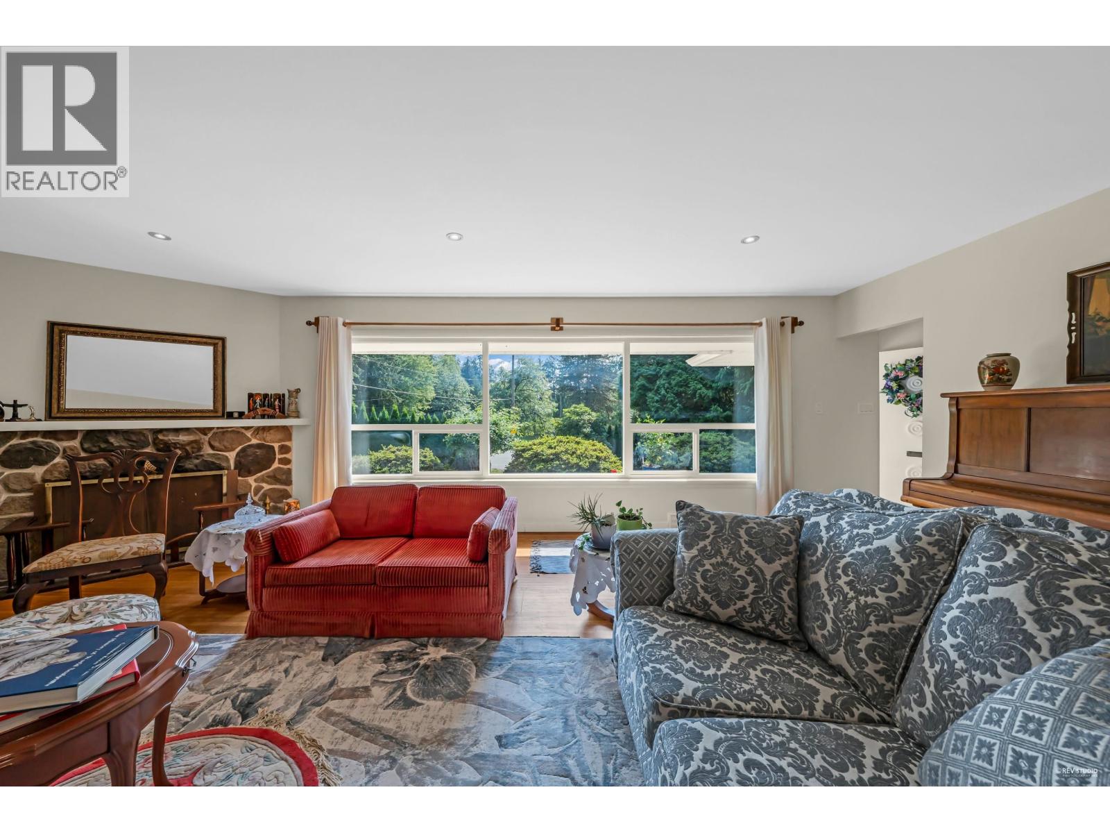 Photo 6 of 410 Hadden Drive, West Vancouver BC