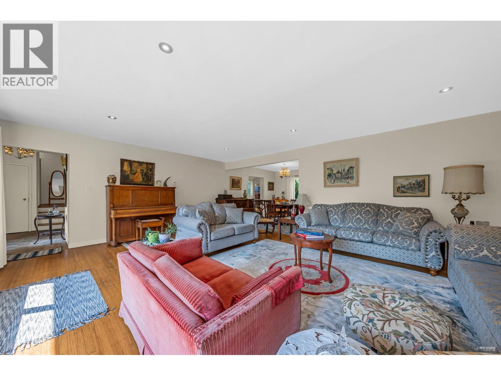Photo 2 of 410 Hadden Drive, West Vancouver BC