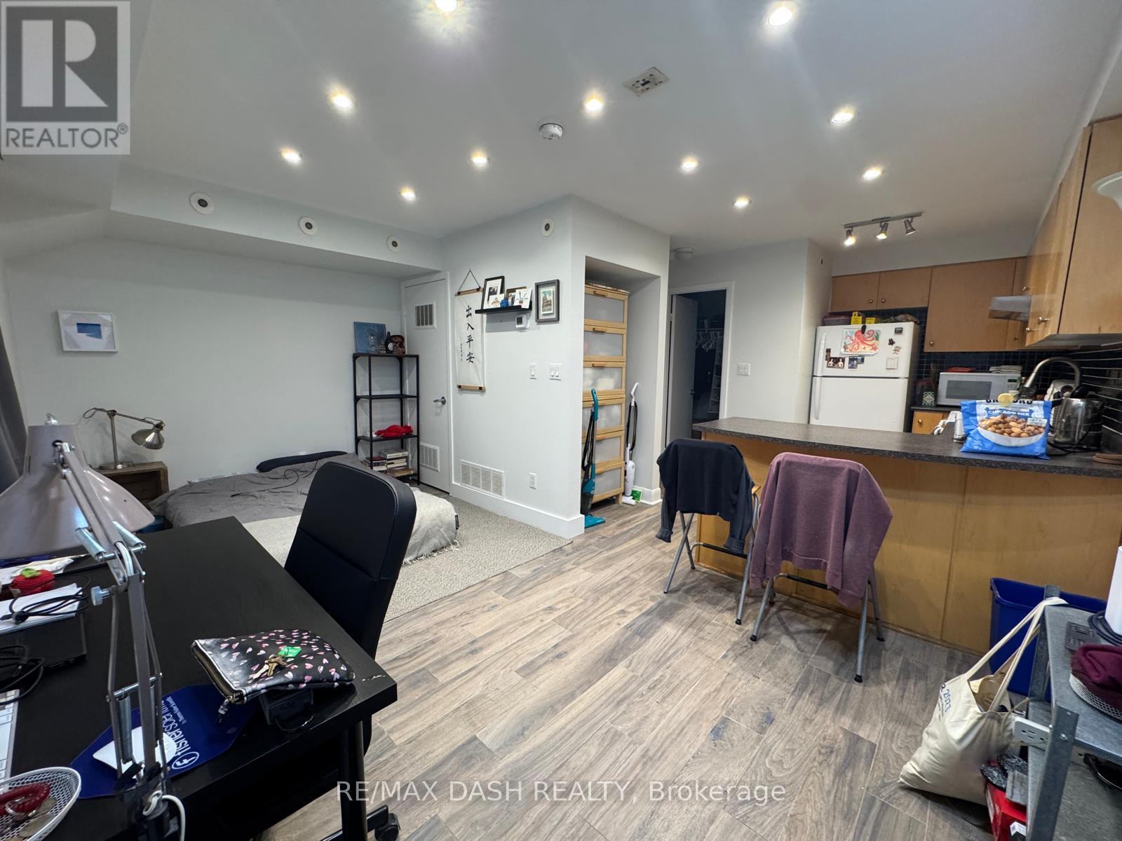Photo 5 of 154 415 Jarvis Street, Toronto ON