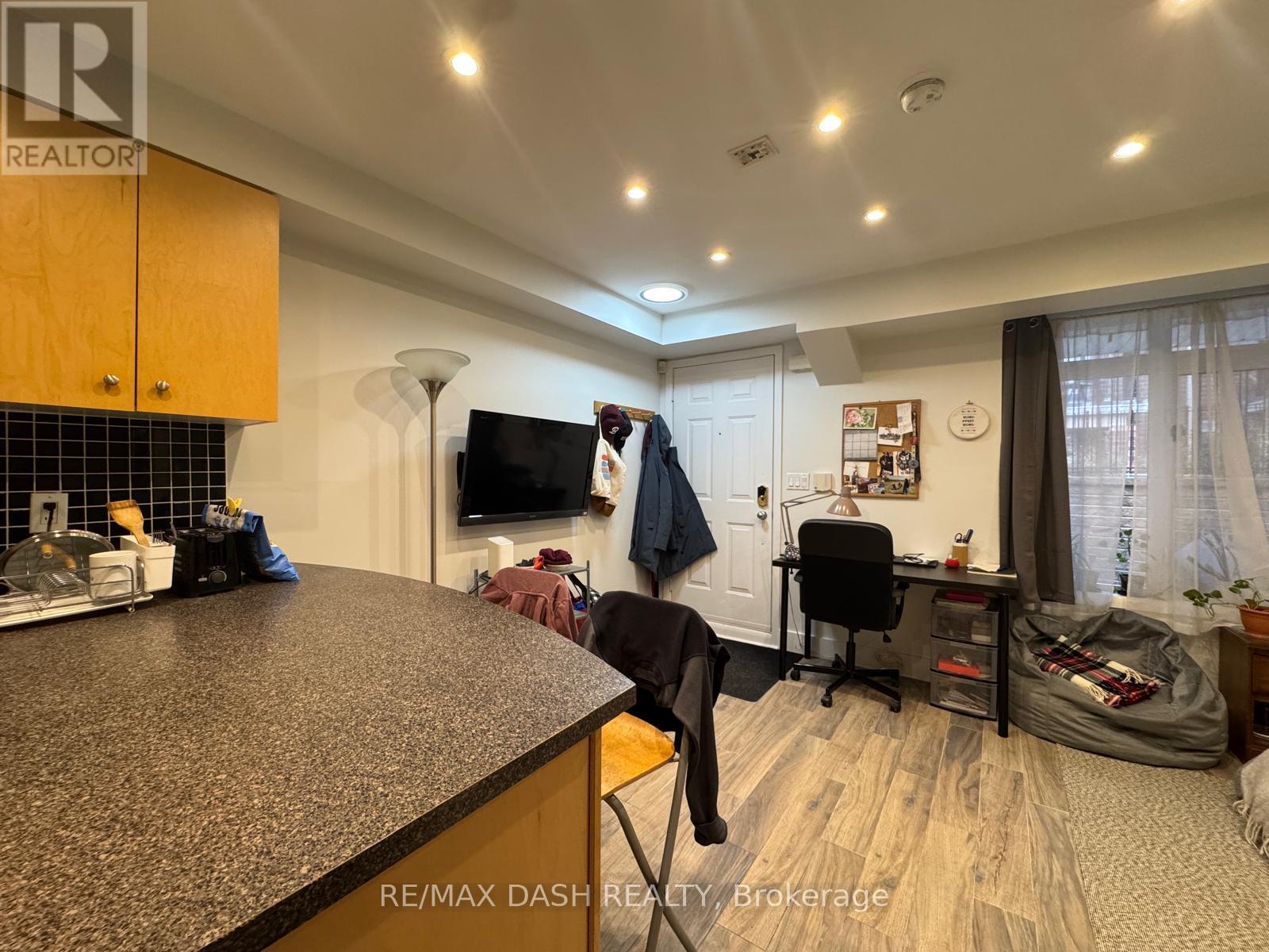 Photo 1 of 154 415 Jarvis Street, Toronto ON