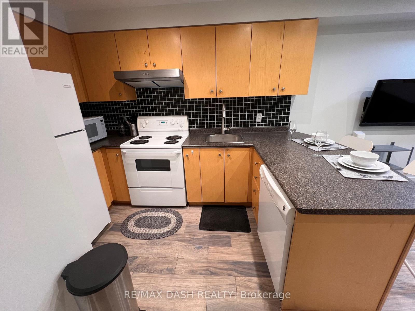 Photo 9 of 154 415 Jarvis Street, Toronto ON