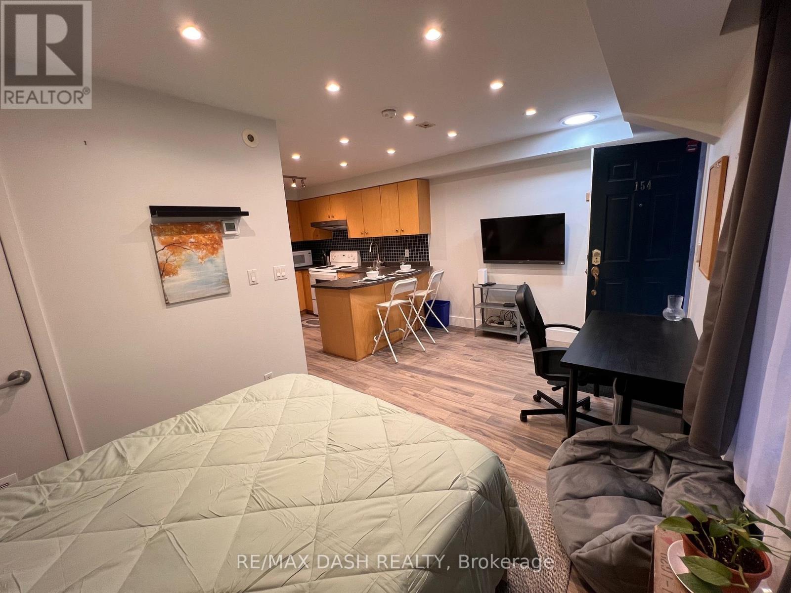 Photo 6 of 154 415 Jarvis Street, Toronto ON