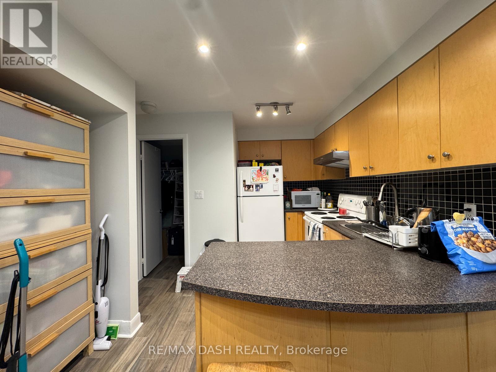 Photo 2 of 154 415 Jarvis Street, Toronto ON