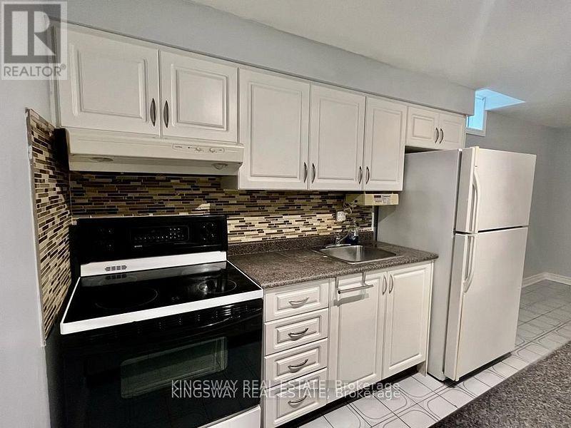 Photo 22 of 325 Salisbury Lane, Newmarket ON