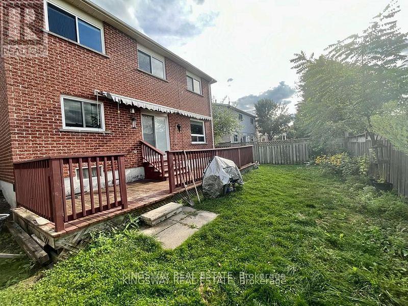 Photo 28 of 325 Salisbury Lane, Newmarket ON