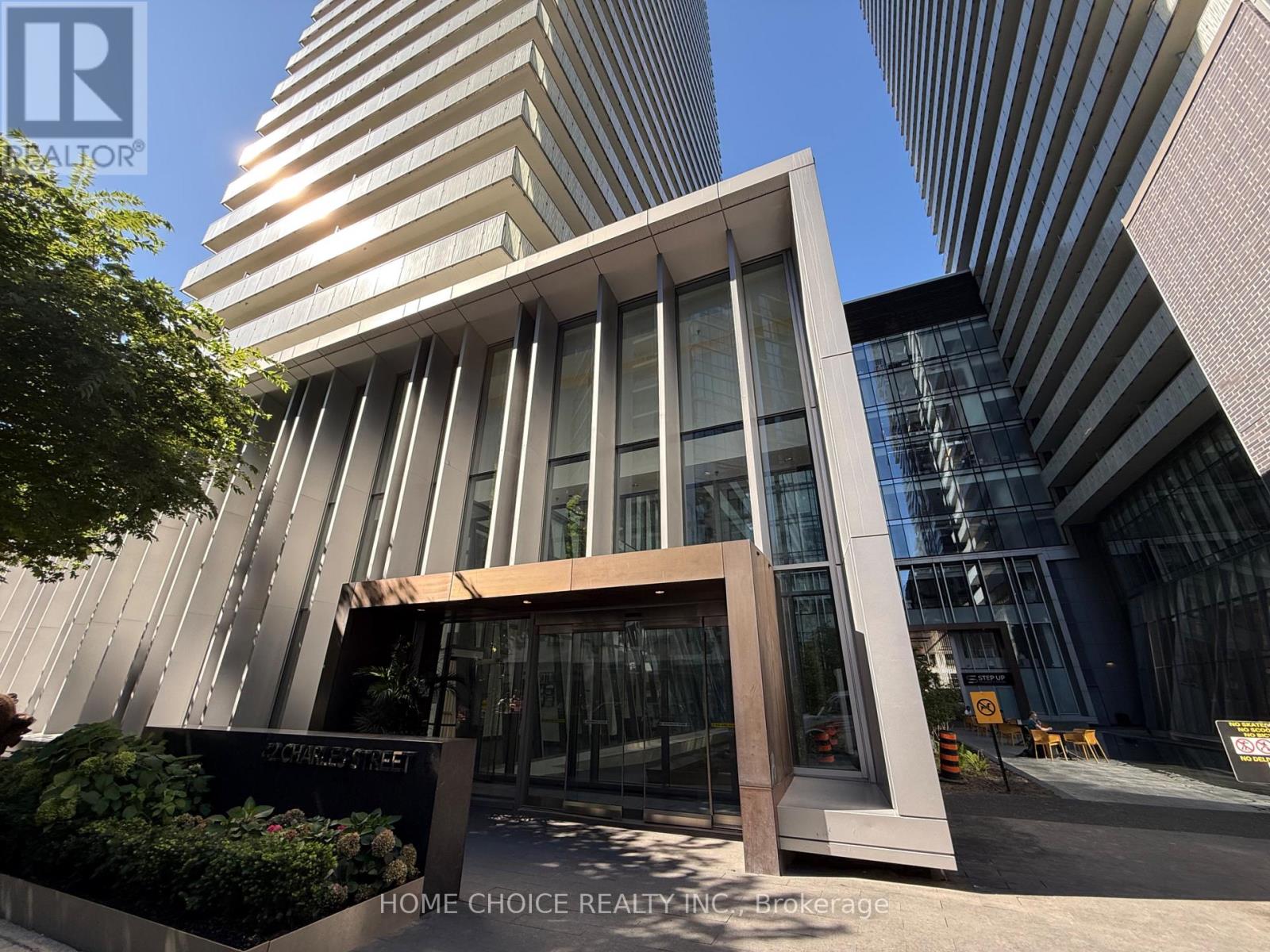 Photo 2 of 1405 42 Charles Street E, Toronto ON