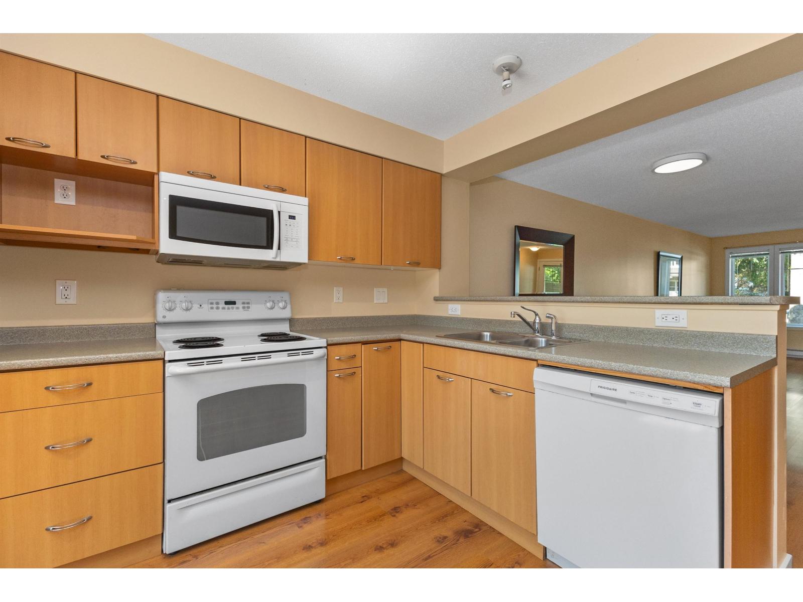 Photo 4 of 20 4401 Blauson Boulevard, Abbotsford BC