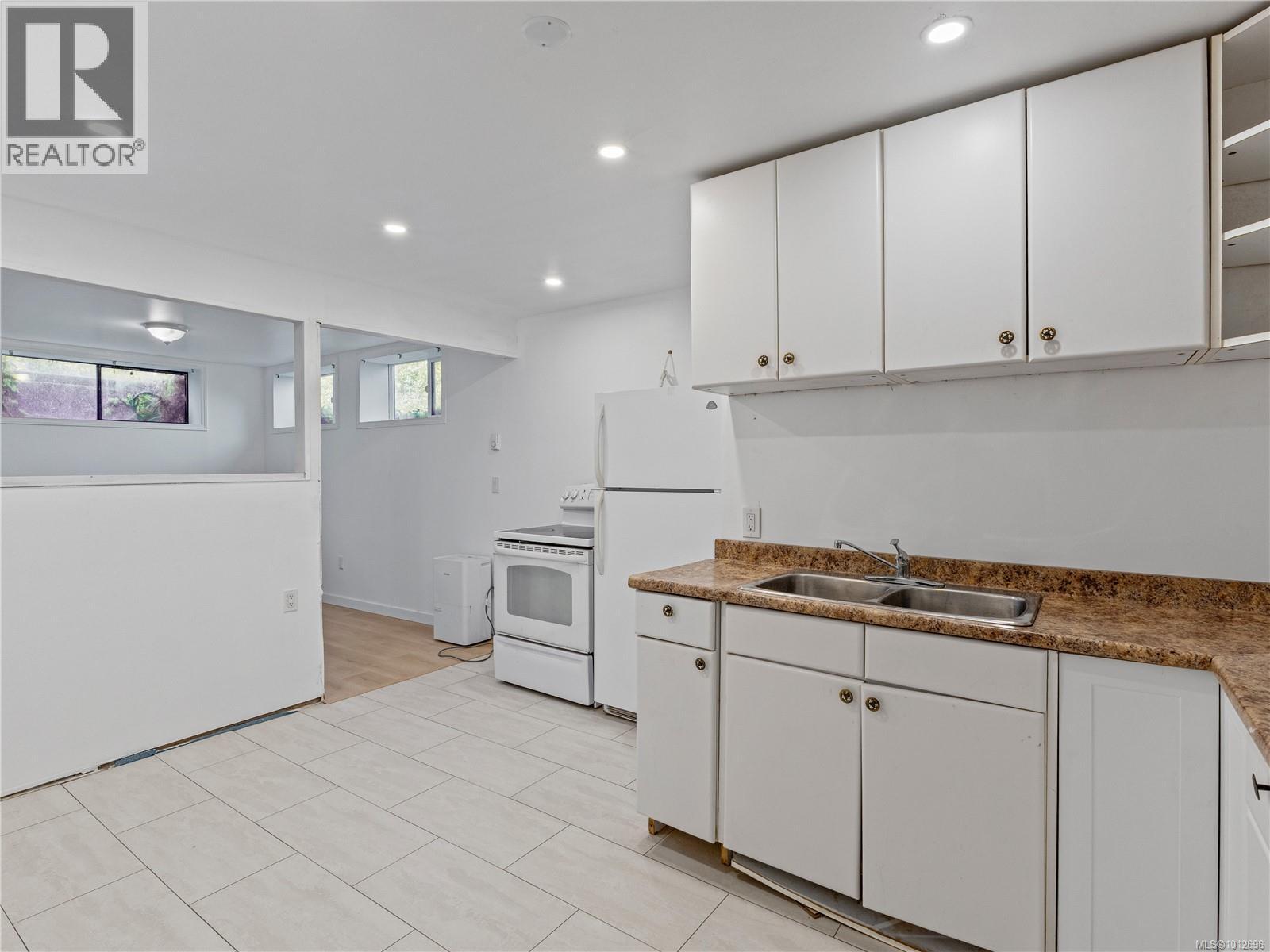 1546 GRANDOM PL - 33