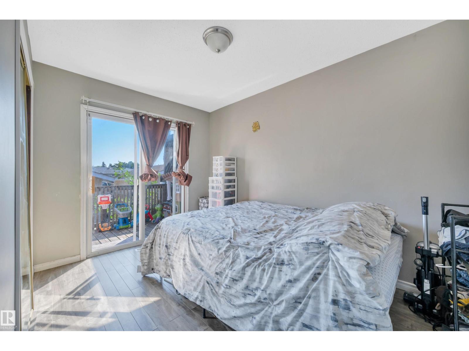 Photo 13 of 3011 139 Av Nw, Edmonton AB