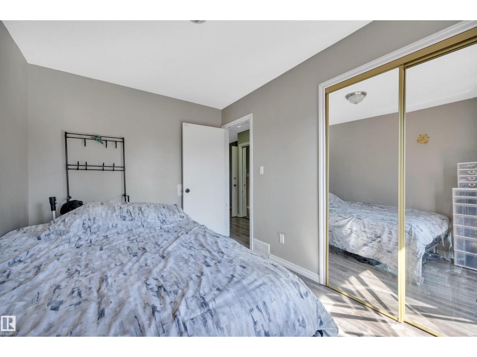 Photo 14 of 3011 139 Av Nw, Edmonton AB