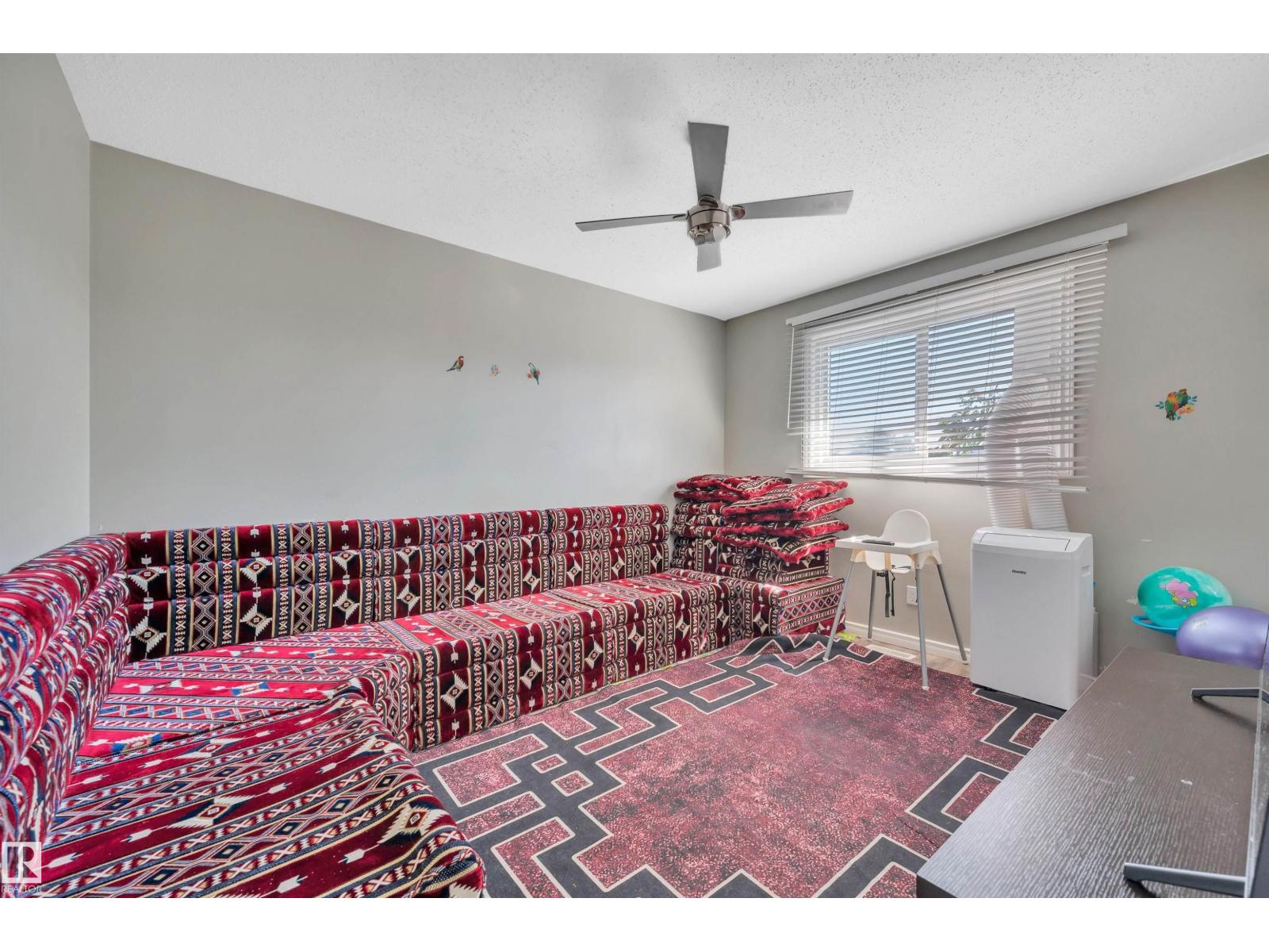 Photo 15 of 3011 139 Av Nw, Edmonton AB
