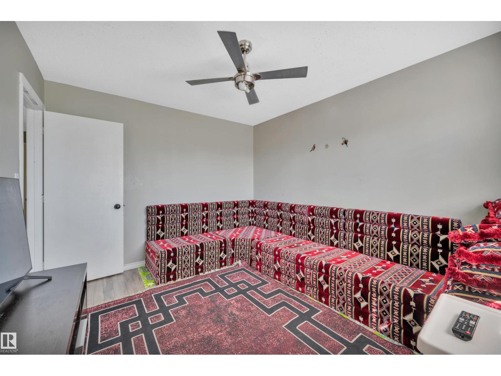 Photo 16 of 3011 139 Av Nw, Edmonton AB