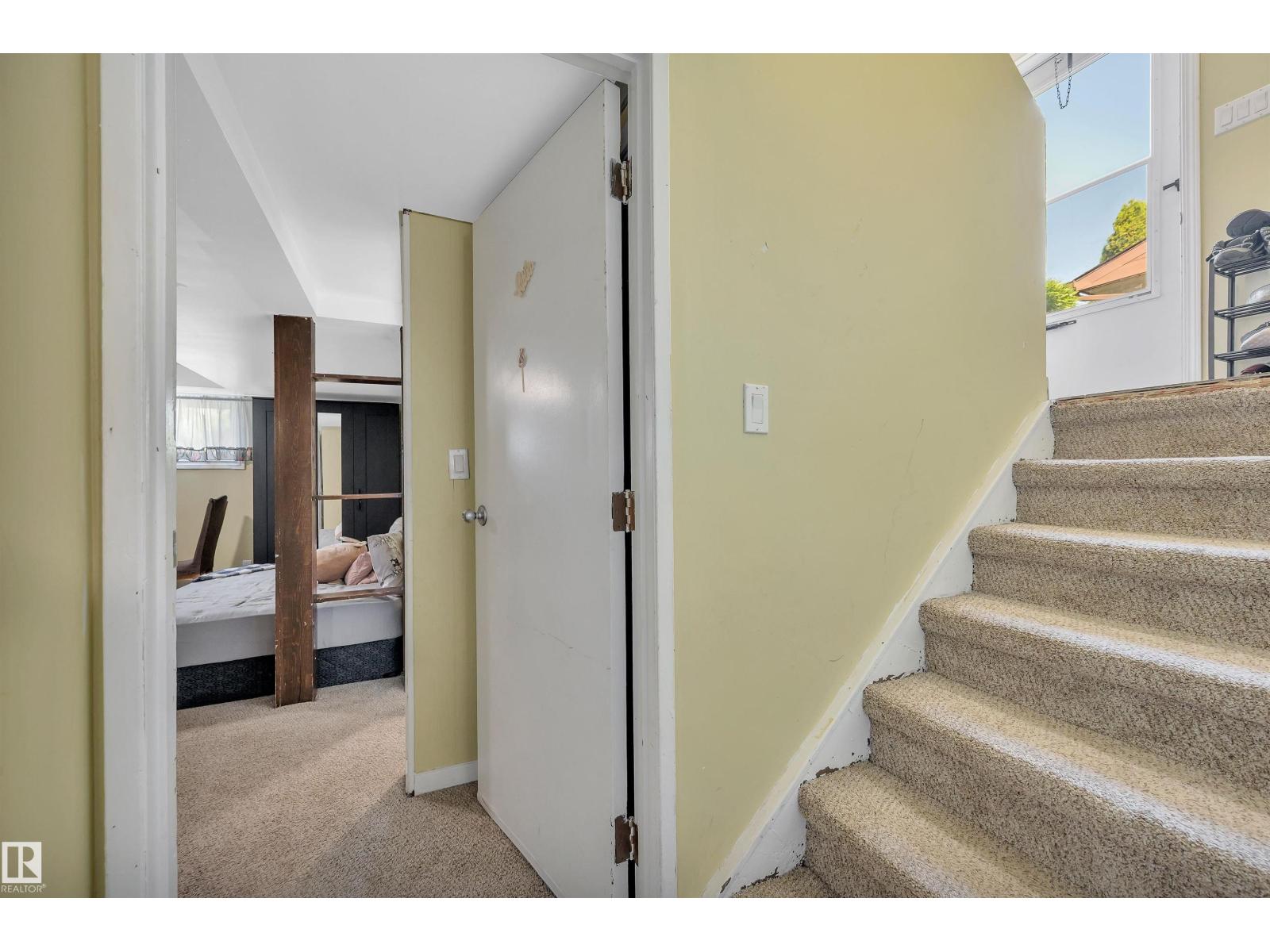 Photo 18 of 3011 139 Av Nw, Edmonton AB