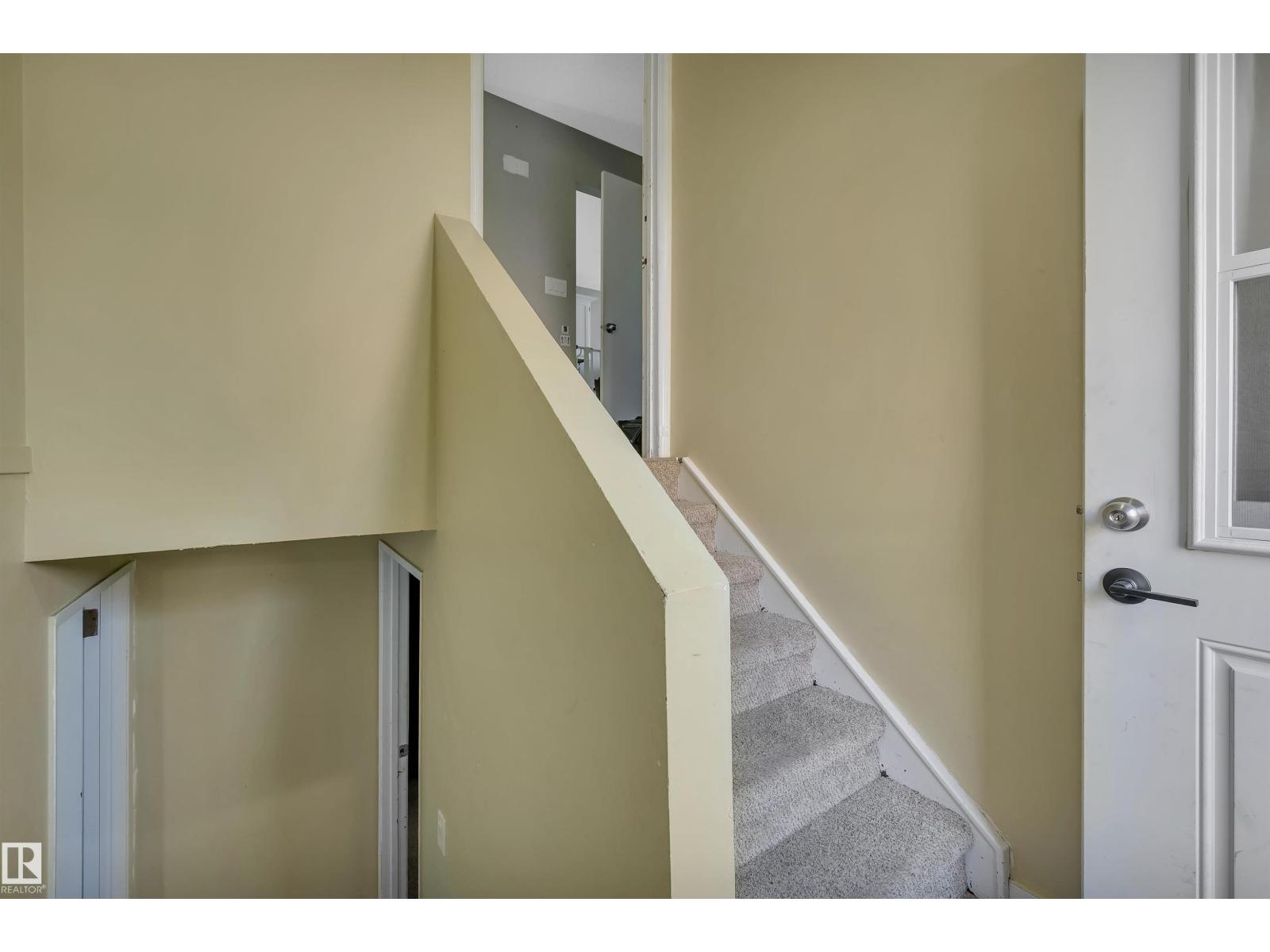 Photo 4 of 3011 139 Av Nw, Edmonton AB