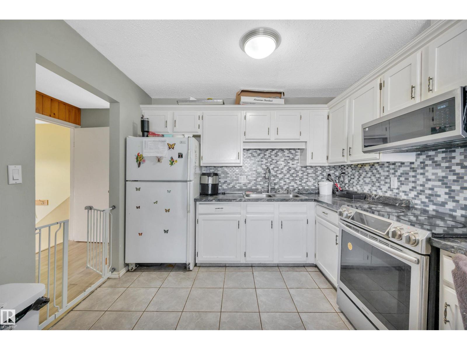 Photo 7 of 3011 139 Av Nw, Edmonton AB