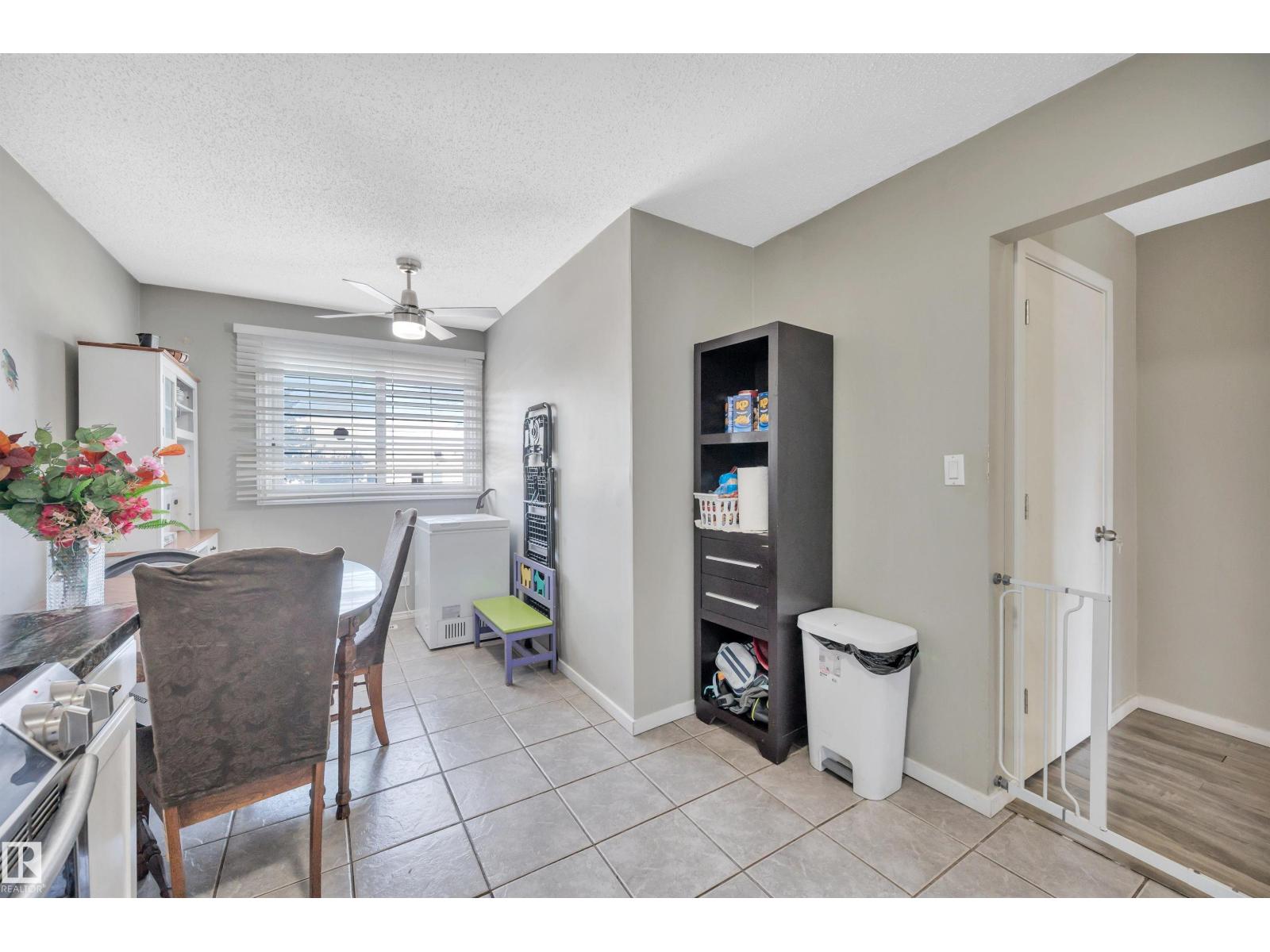 Photo 8 of 3011 139 Av Nw, Edmonton AB