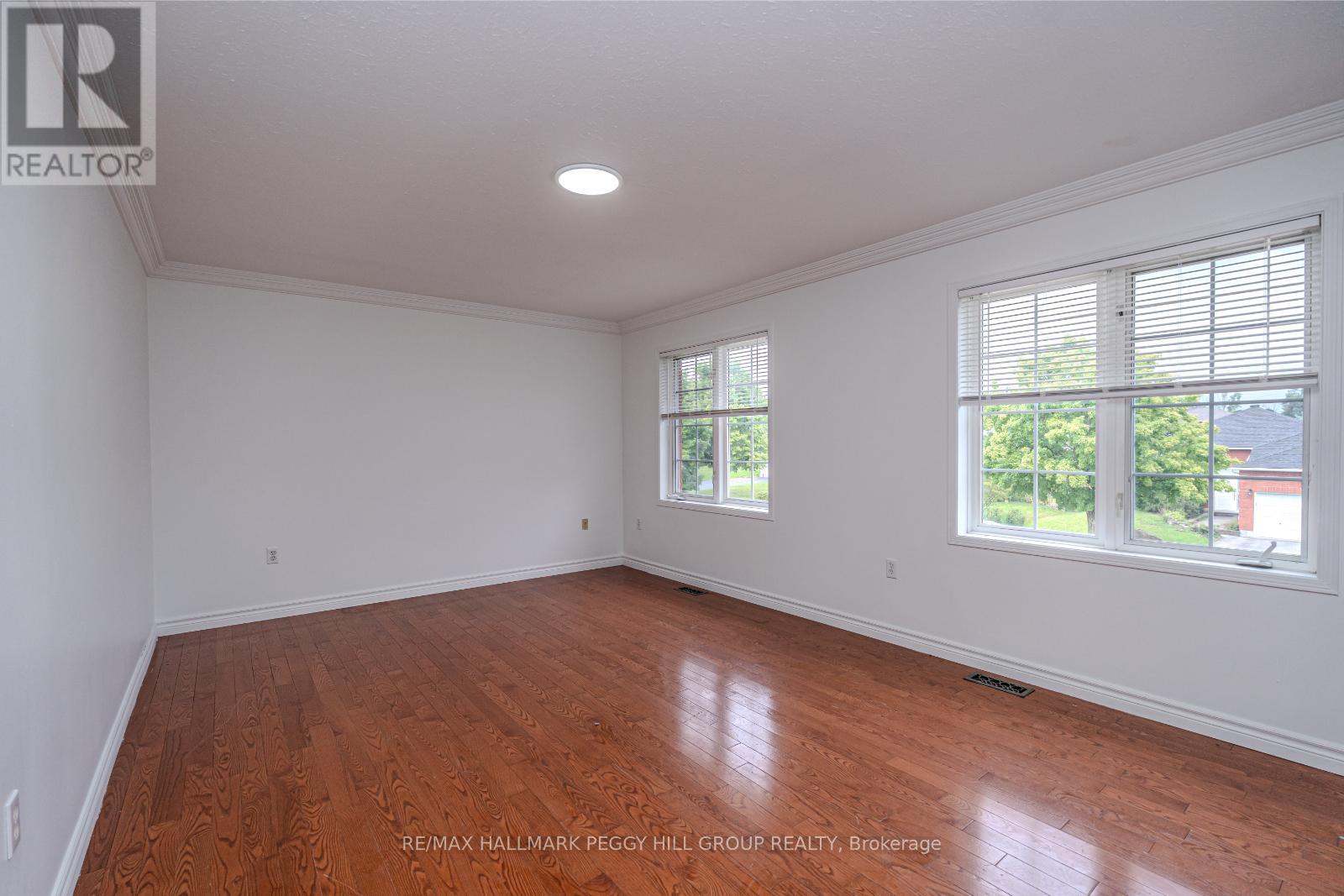 Photo 2 of Upper 49 Forest Dale Drive, Barrie ON