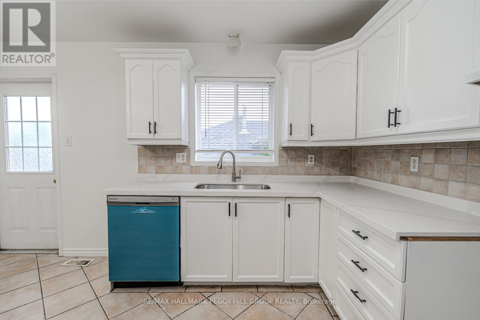 Photo 5 of Upper 49 Forest Dale Drive, Barrie ON