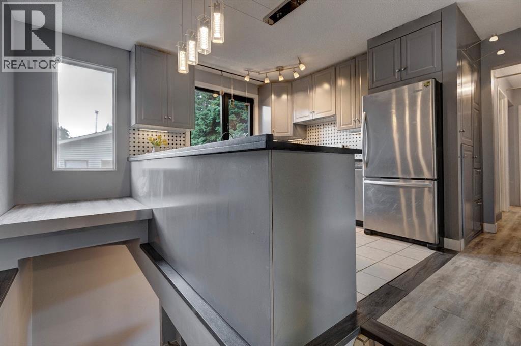 Photo 4 of 3228 31 A Avenue Se, Calgary AB