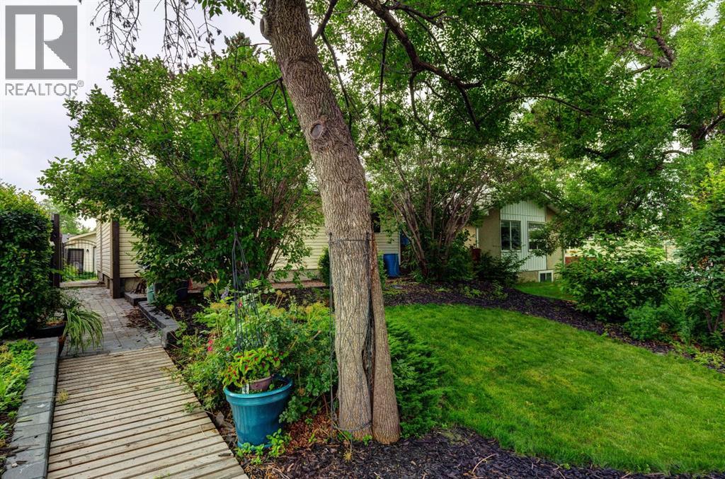 Photo 2 of 3228 31 A Avenue Se, Calgary AB