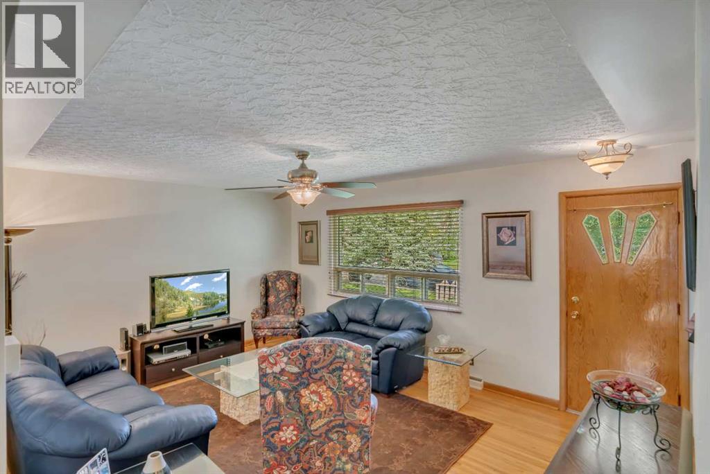 Photo 2 of 7615 21 Street Se, Calgary AB