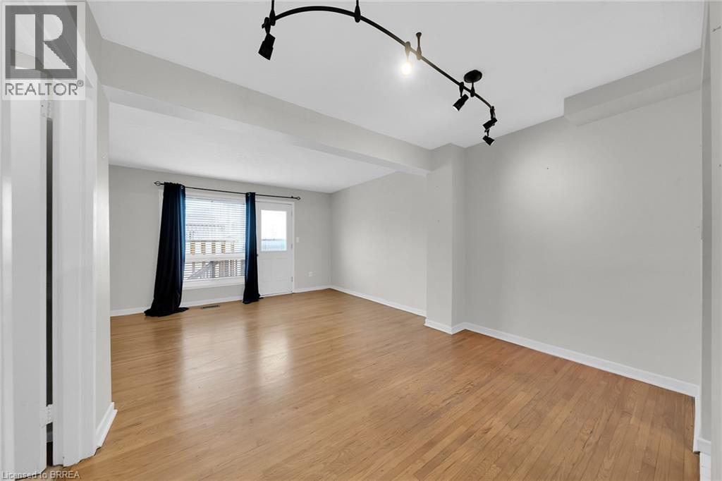 Photo 13 of 11 Colmar Place Unit 2, Dundas ON
