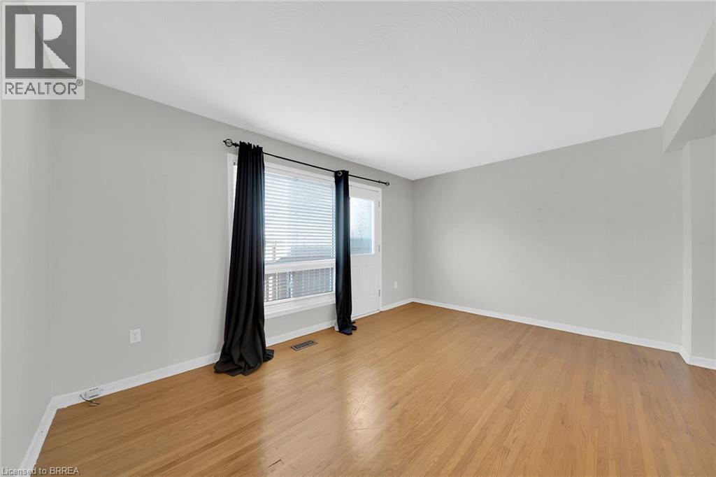 Photo 15 of 11 Colmar Place Unit 2, Dundas ON