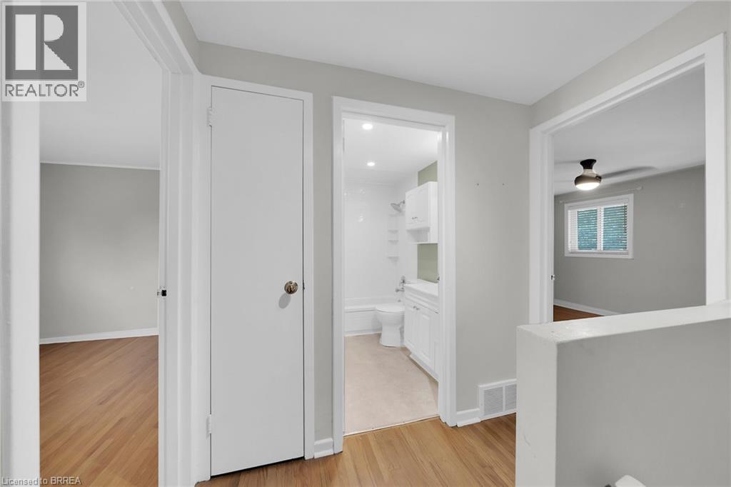 Photo 19 of 11 Colmar Place Unit 2, Dundas ON