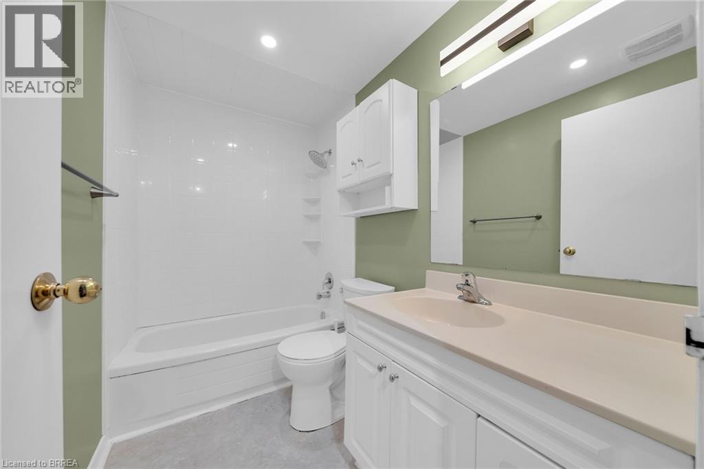 Photo 22 of 11 Colmar Place Unit 2, Dundas ON