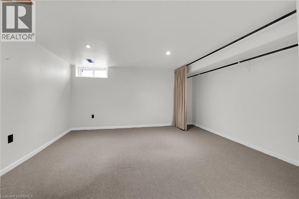 Photo 28 of 11 Colmar Place Unit 2, Dundas ON