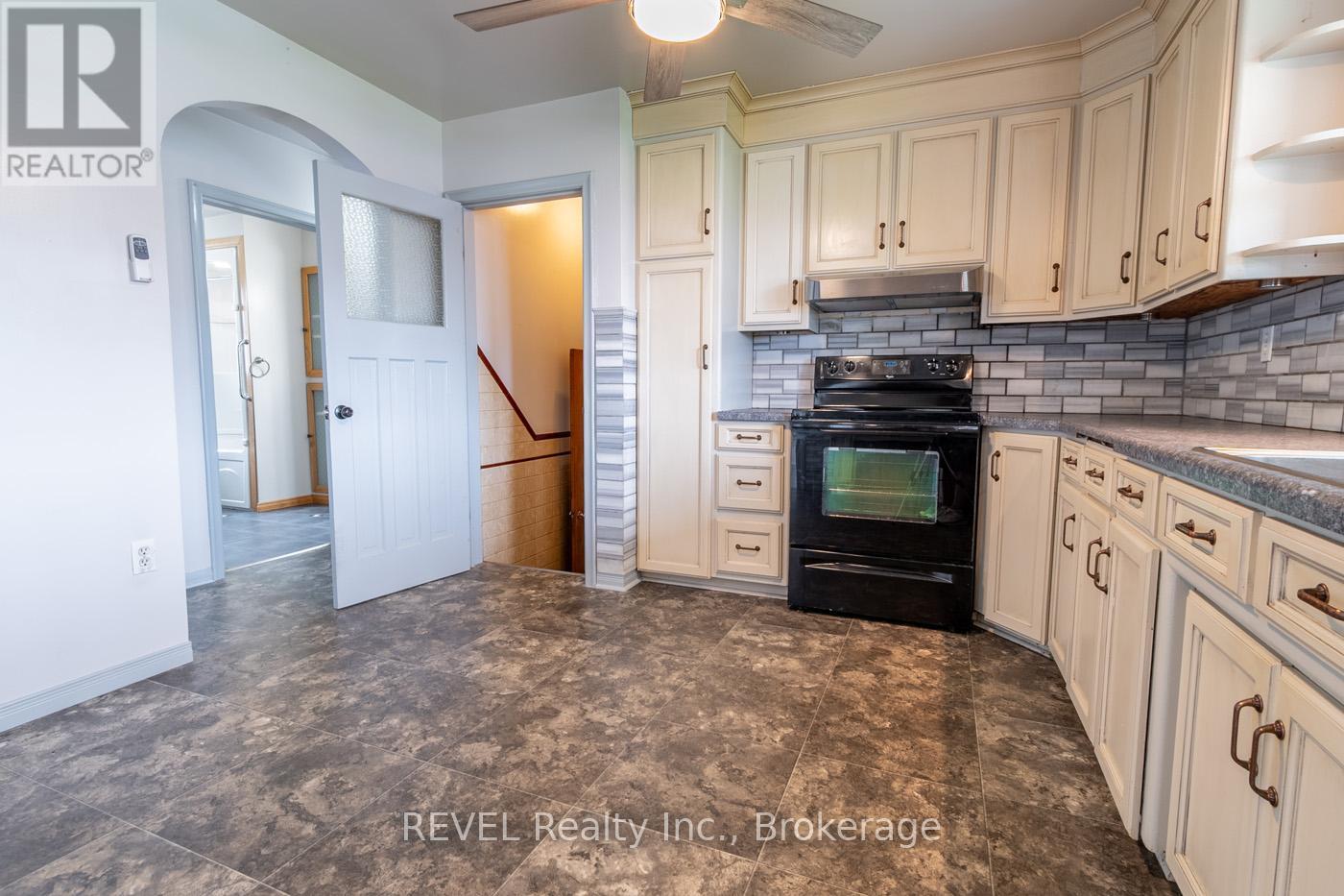 Photo 12 of 181 Cross Street, Port Colborne ON