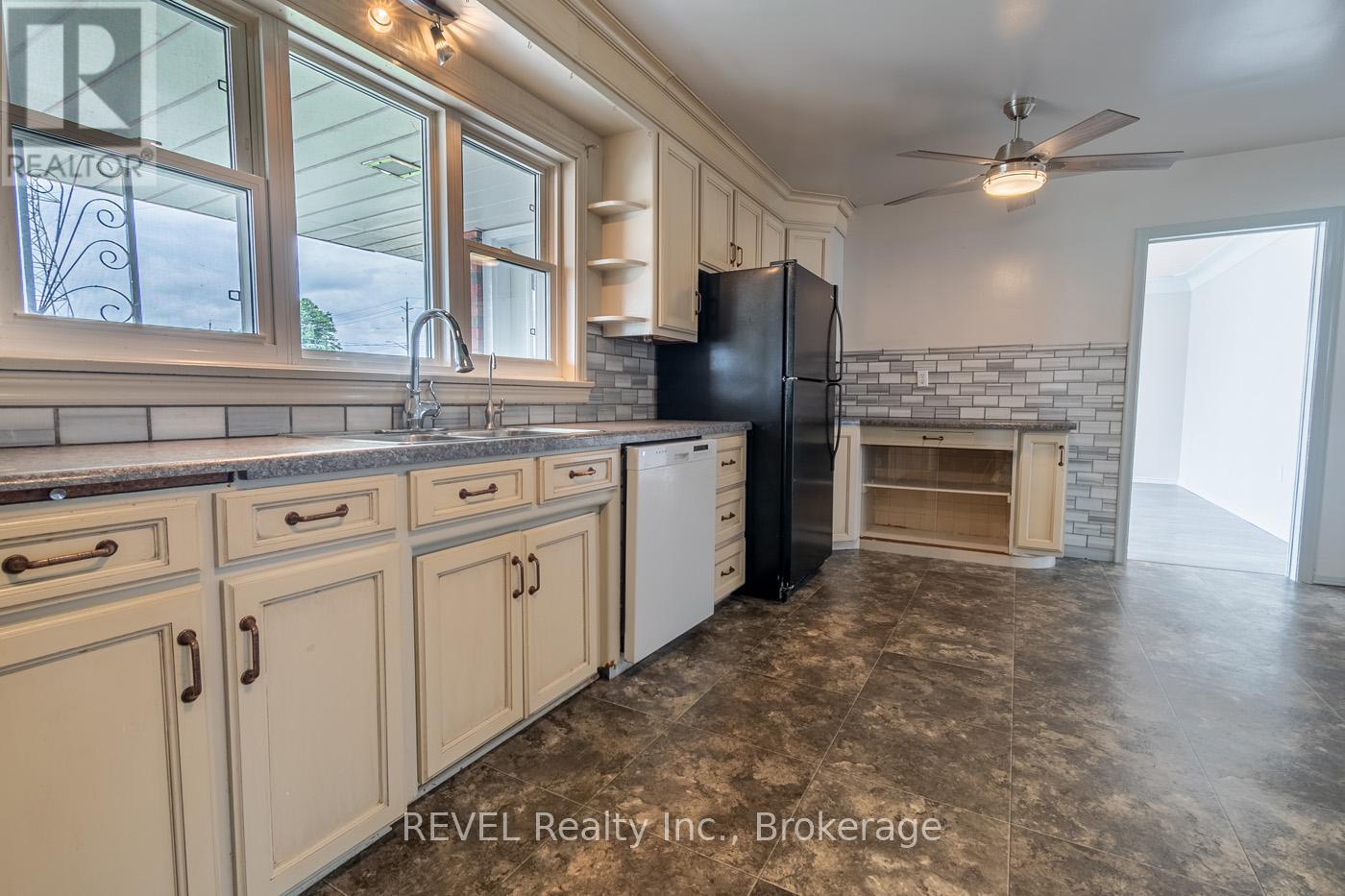 Photo 13 of 181 Cross Street, Port Colborne ON
