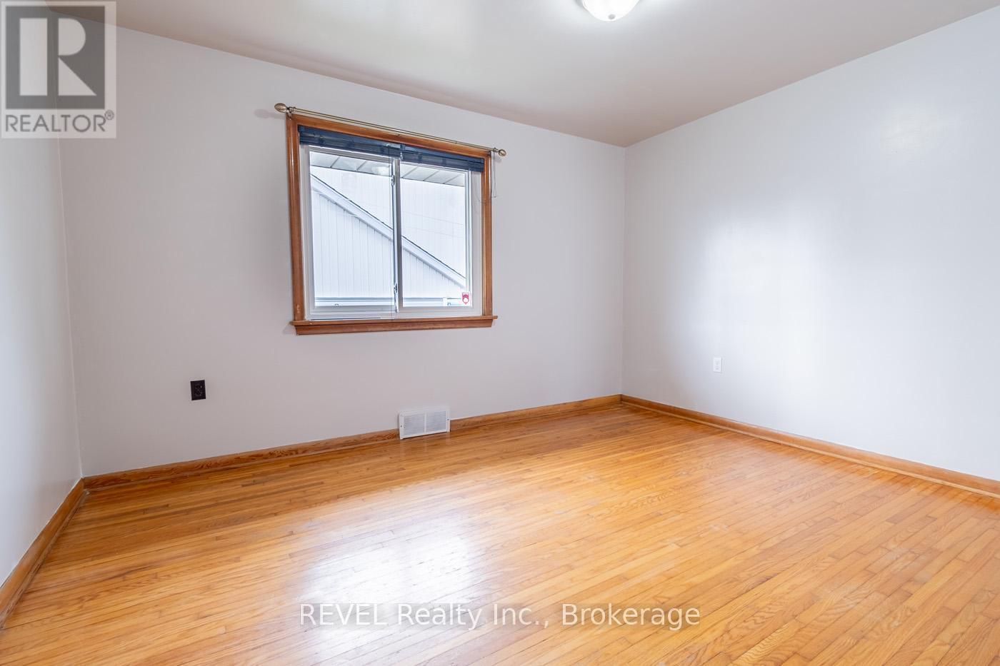 Photo 21 of 181 Cross Street, Port Colborne ON