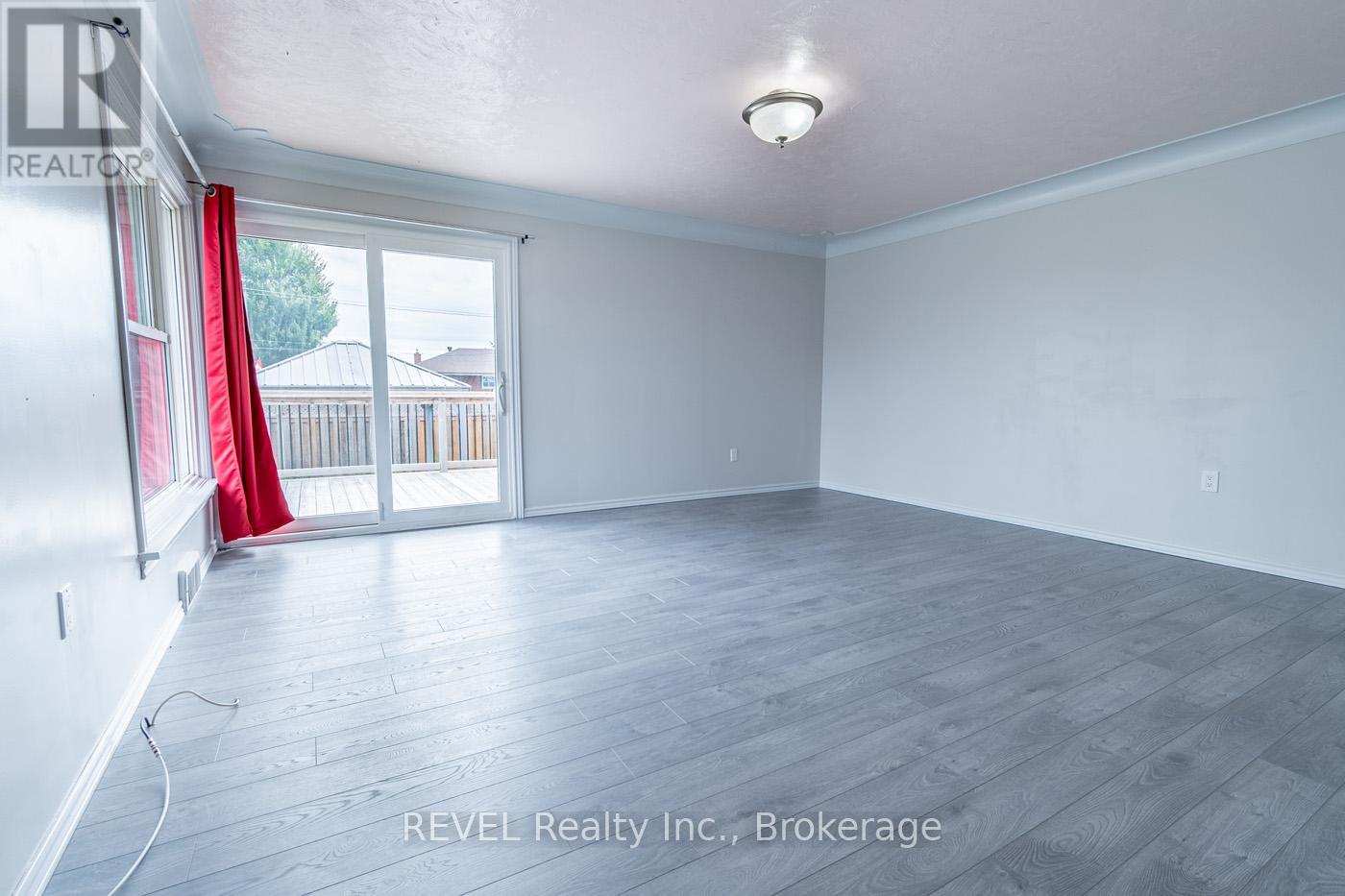 Photo 5 of 181 Cross Street, Port Colborne ON