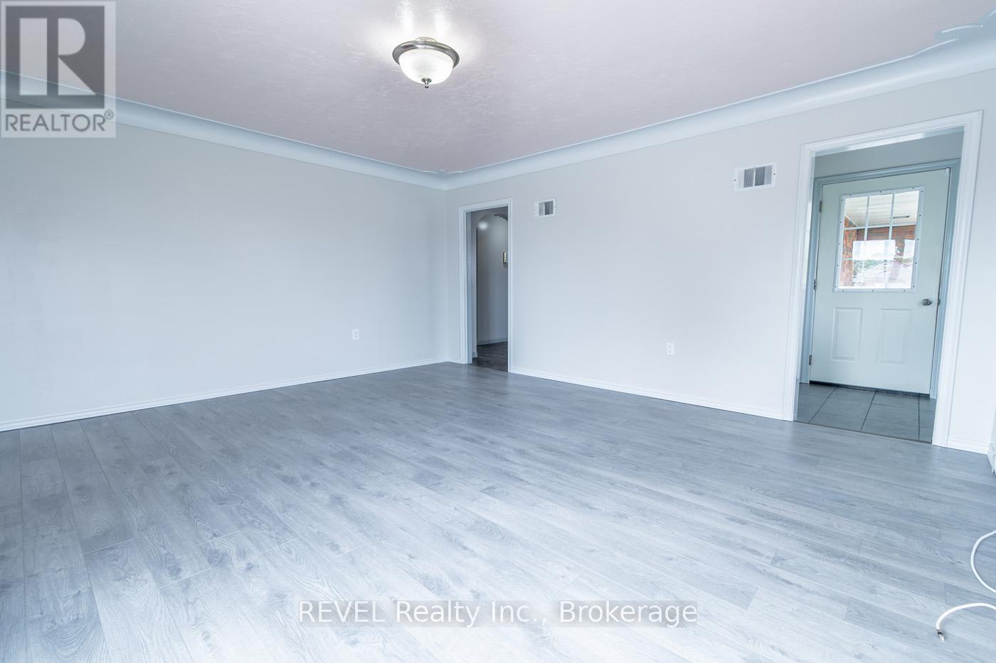 Photo 6 of 181 Cross Street, Port Colborne ON