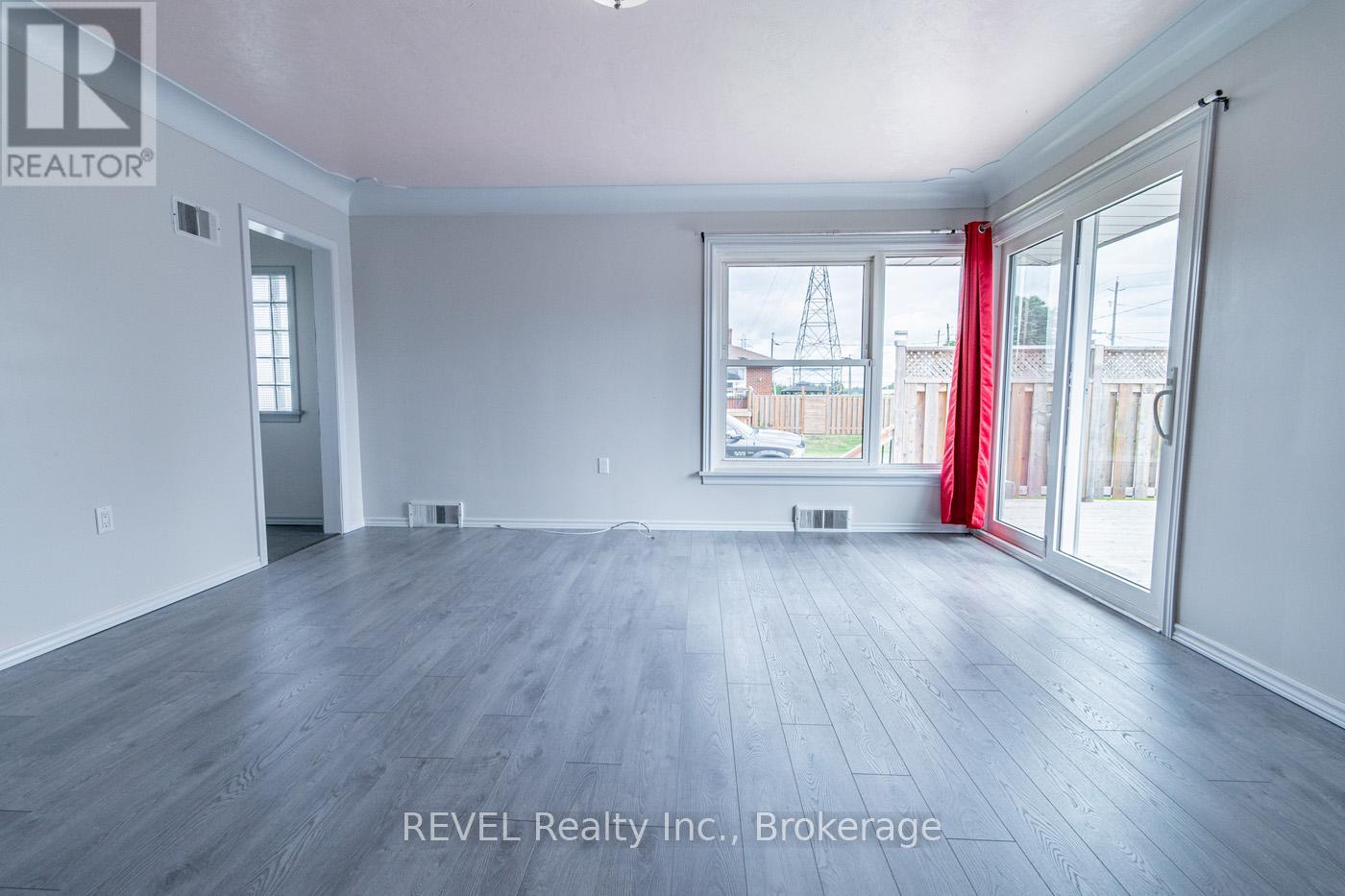 Photo 7 of 181 Cross Street, Port Colborne ON