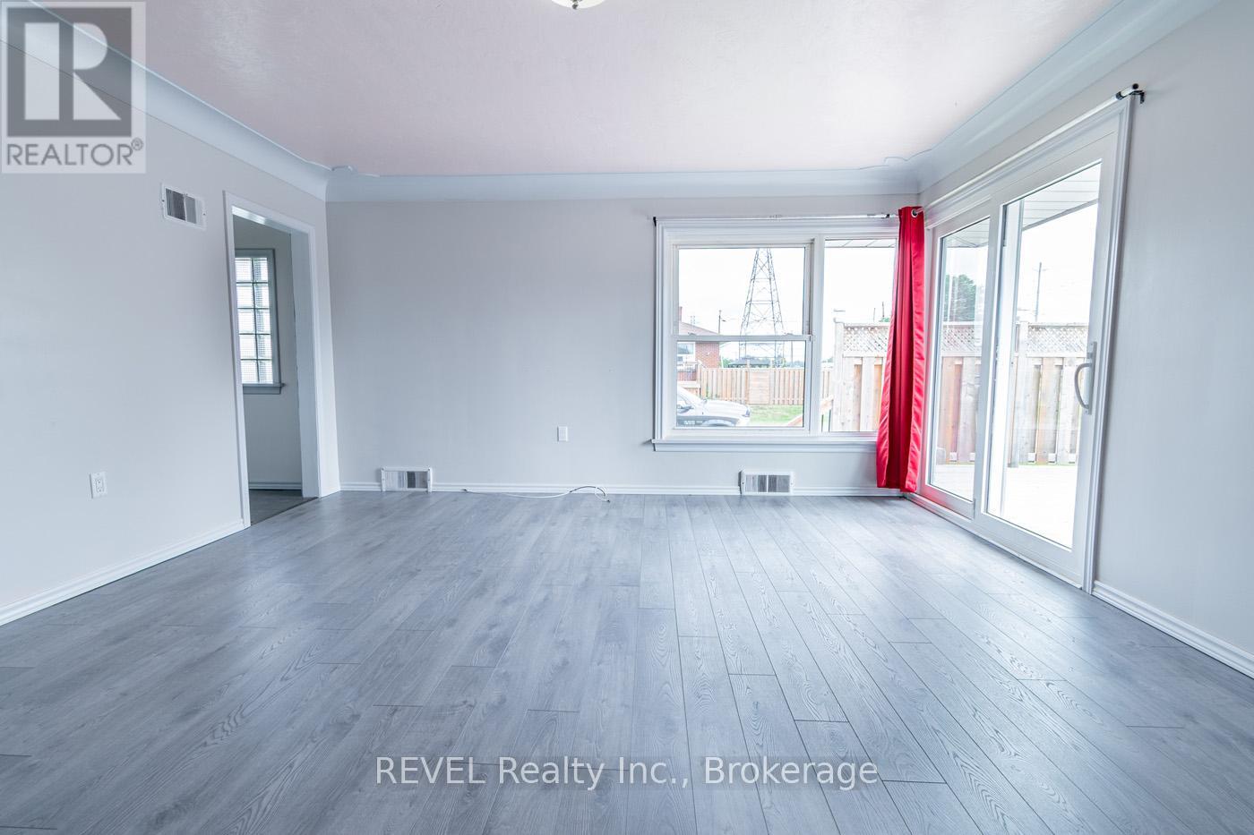 Photo 8 of 181 Cross Street, Port Colborne ON